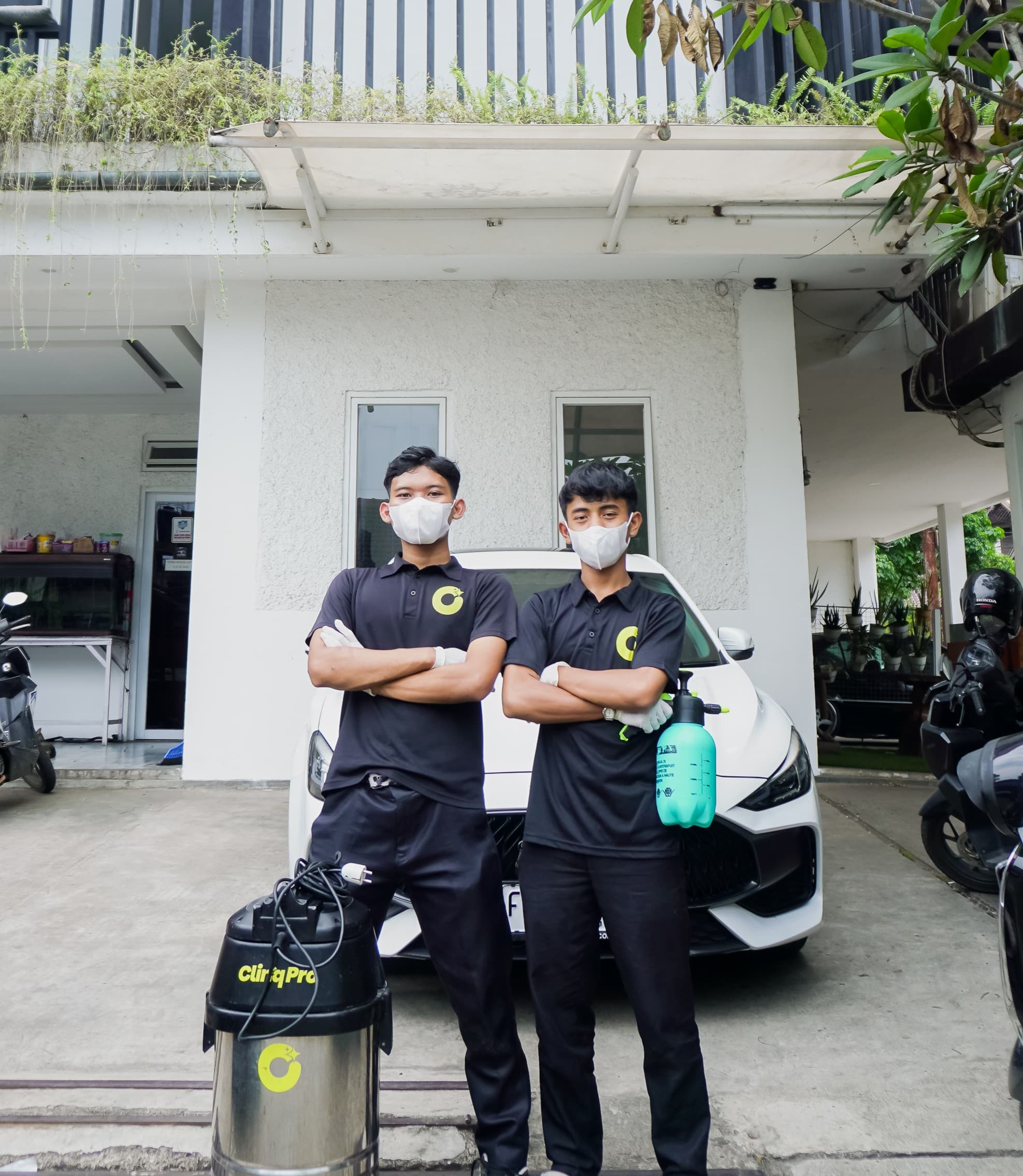 Clinq Pro Door-to-Door Cleaning Service
